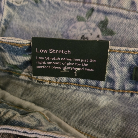 Size 17 NWT Women's 90's Relaxed Straight Jeans - Wild Fable - Light Blue Floral - Picture 8 of 11
